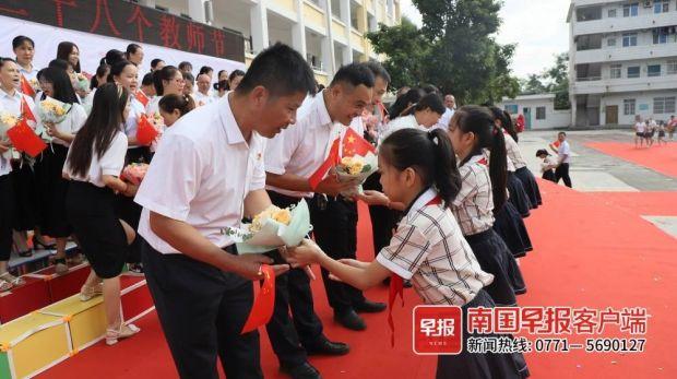 苏圩镇，发展动态与社会变革的交汇点——最新新闻报道